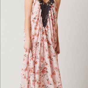Coco & Jaimeson Floral maxi dress in Dolce peach